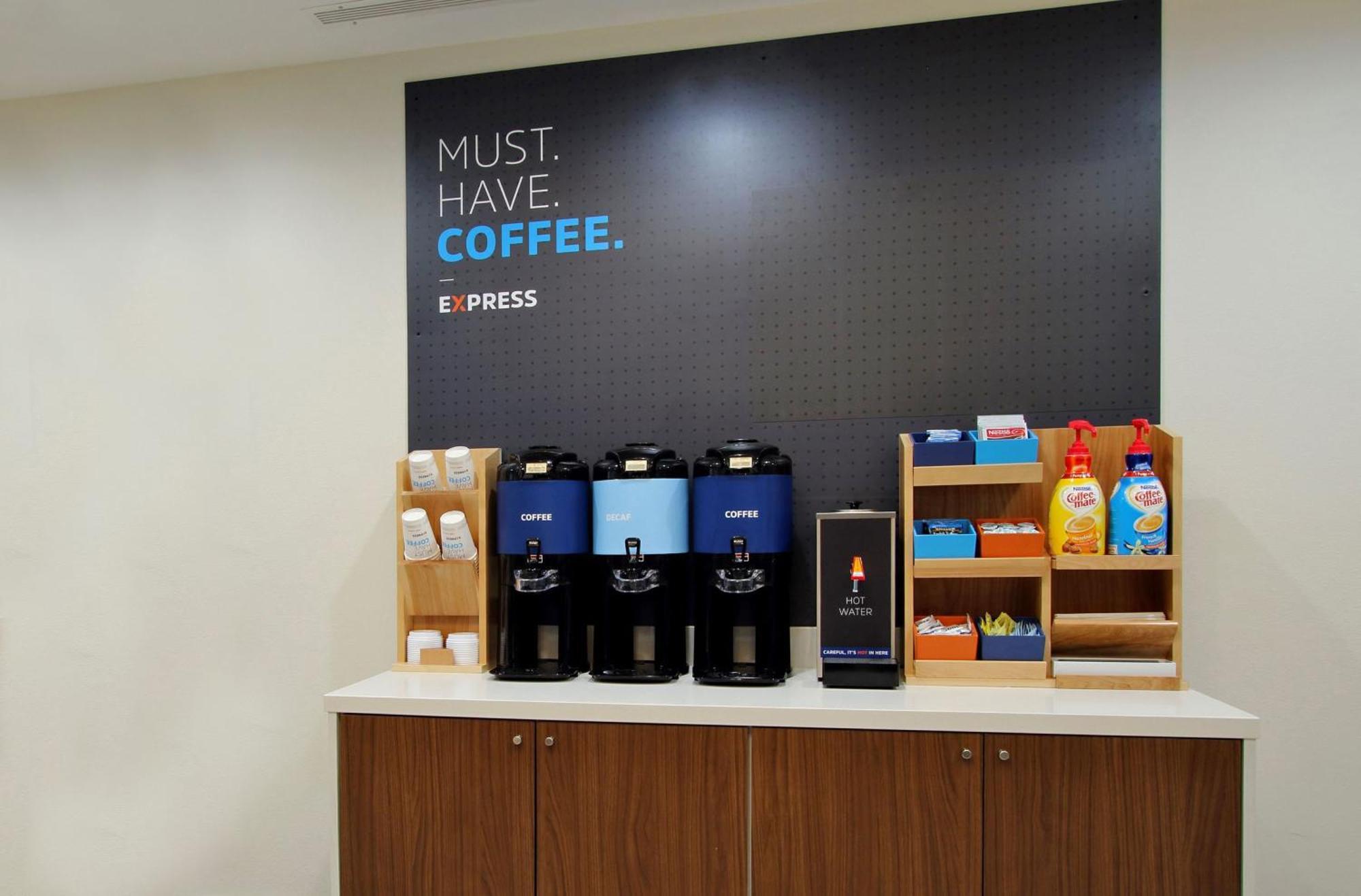 Express Oshawa By Ihg Hotel 3*