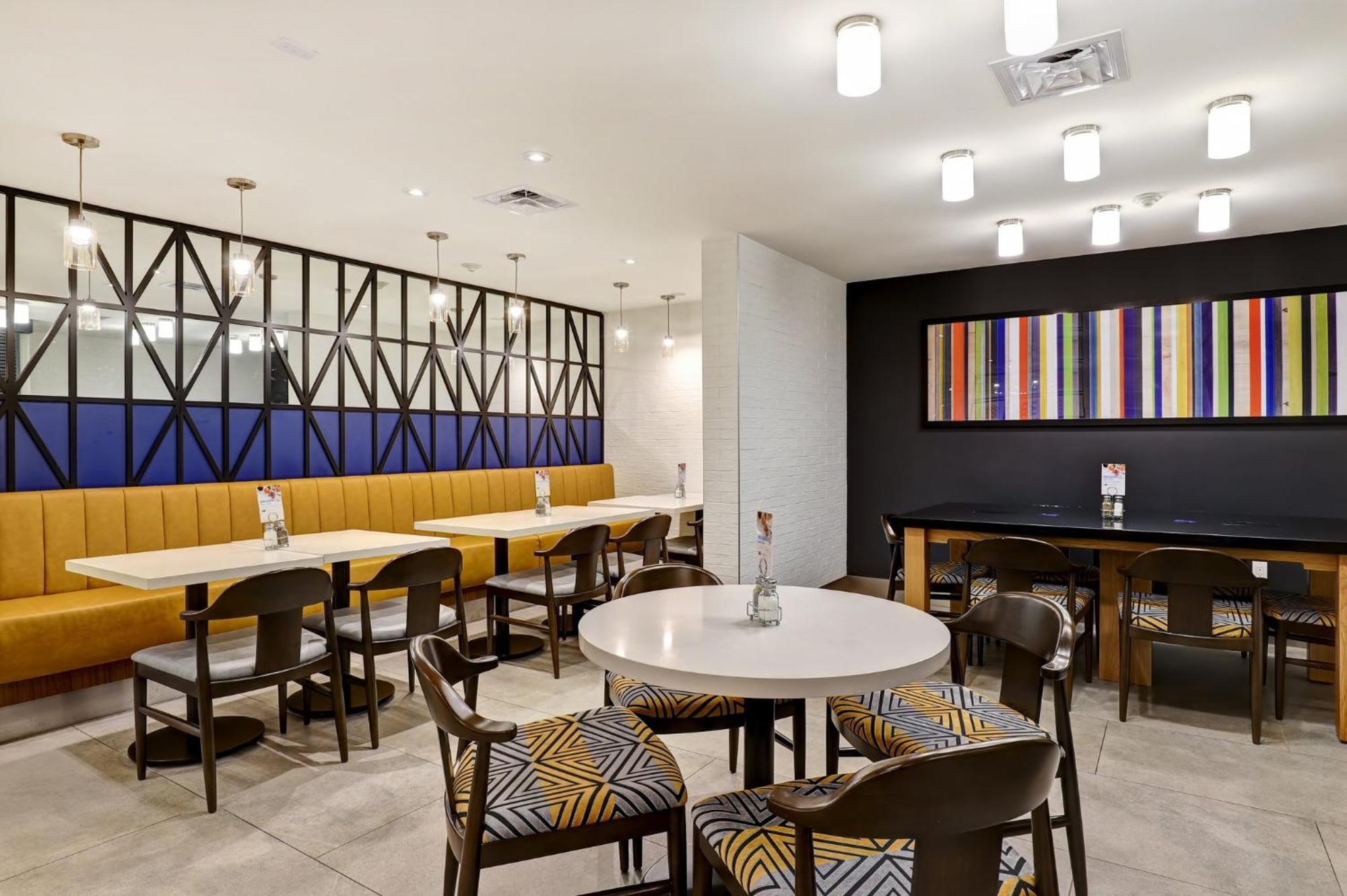 Hotel Express Oshawa By Ihg
