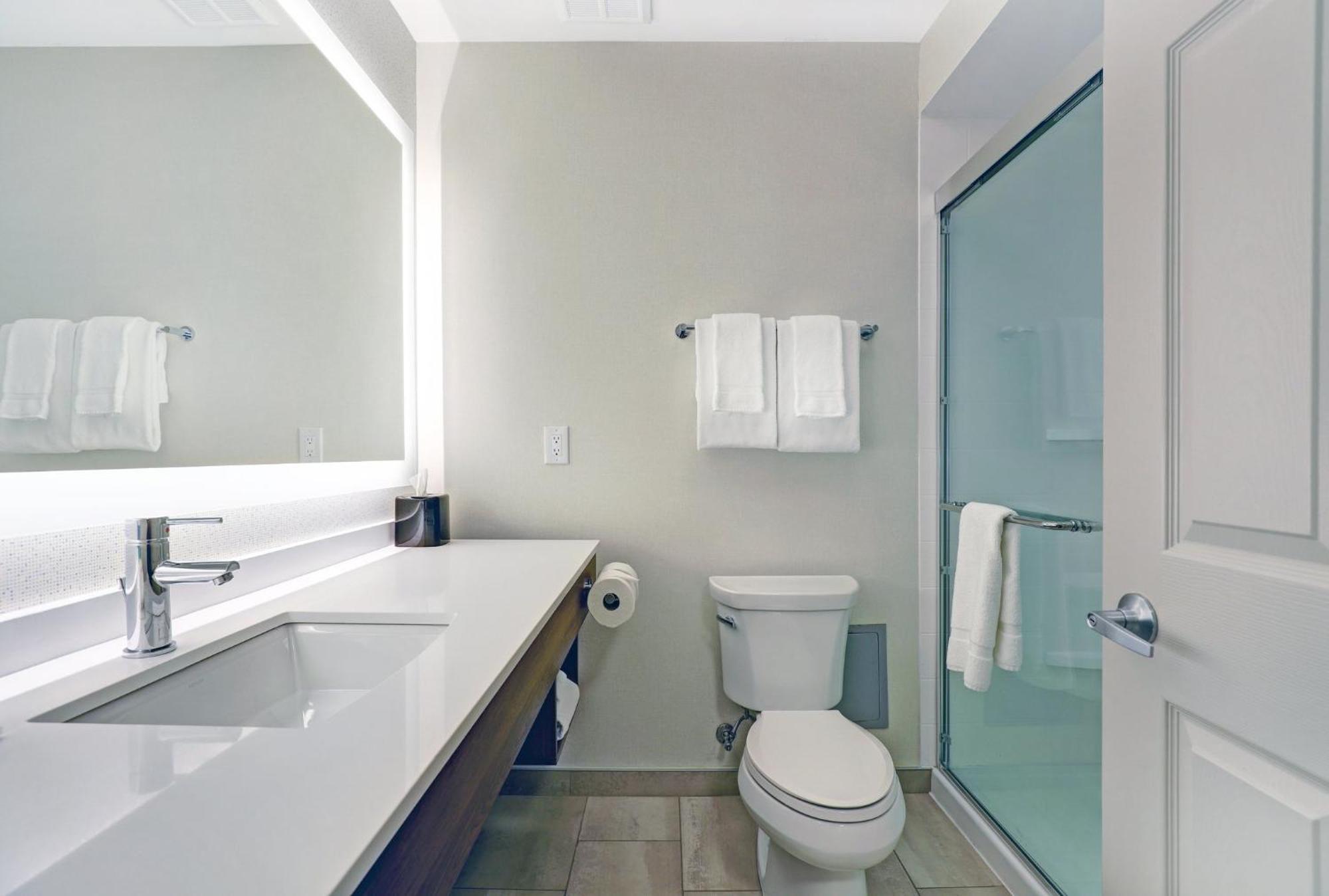 Express Oshawa By Ihg 3* Whitby