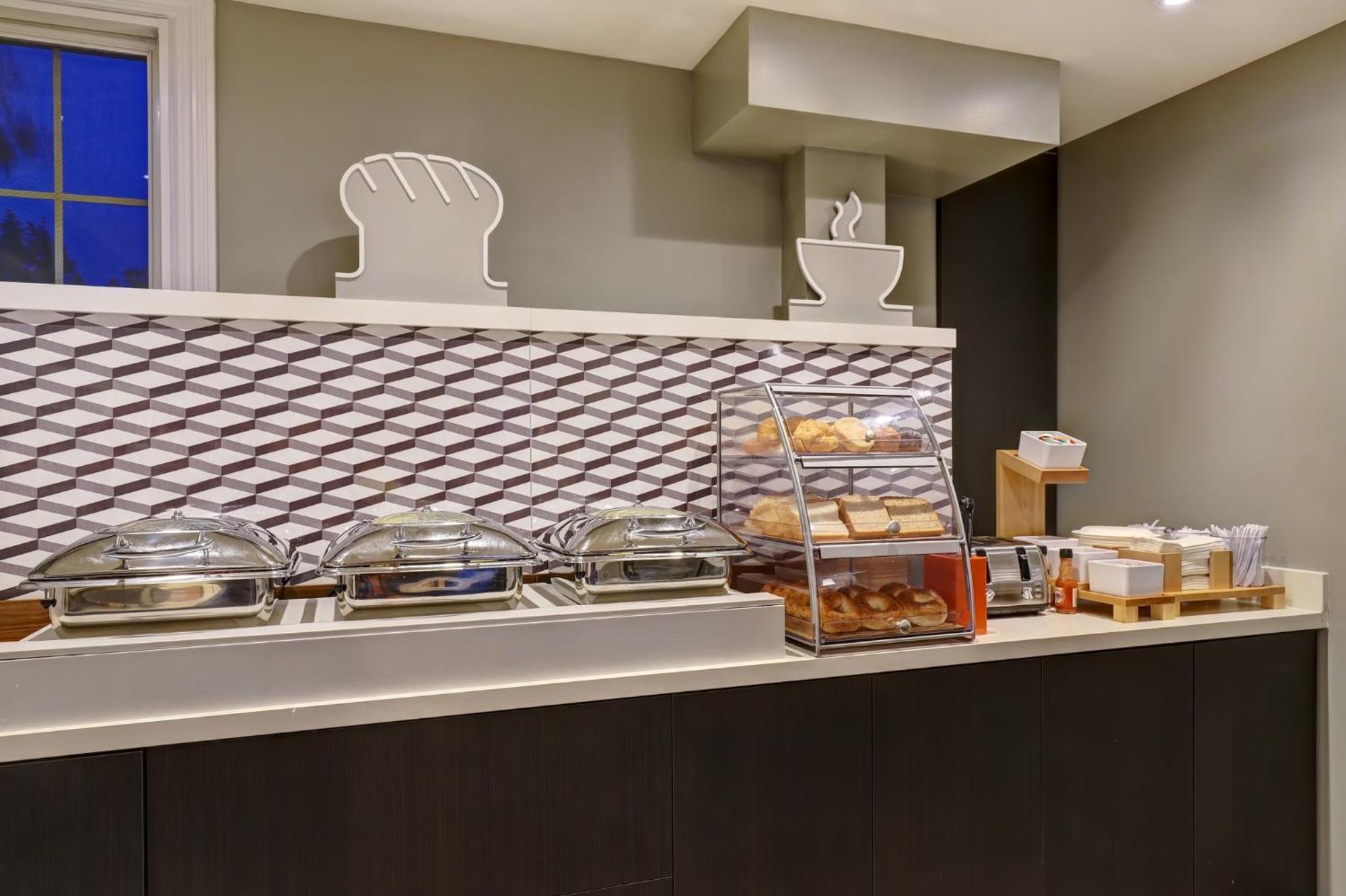 Express Oshawa By Ihg Hotel 3*
