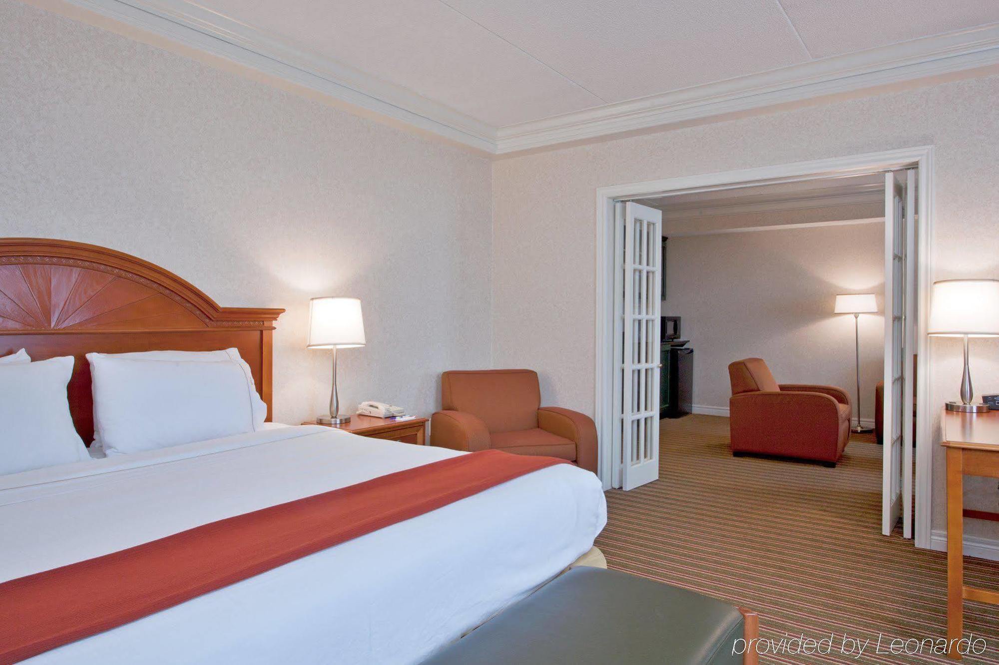 Express Oshawa By Ihg 3*