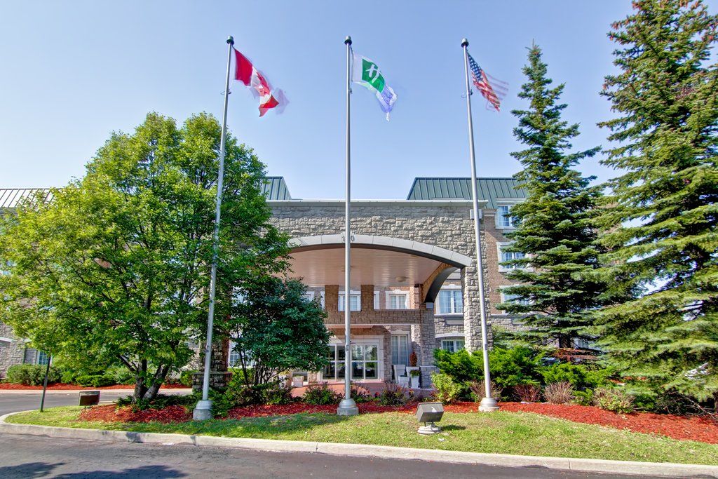 Express Oshawa By Ihg Hotel 3*